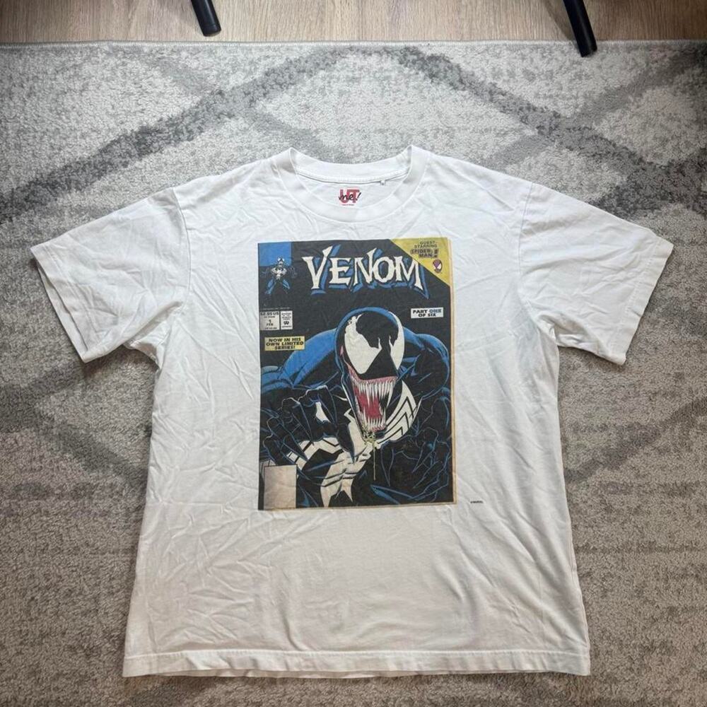 UT me Uniqlo custom Venom Marvel comic tee with Venom graphic. Small spot front